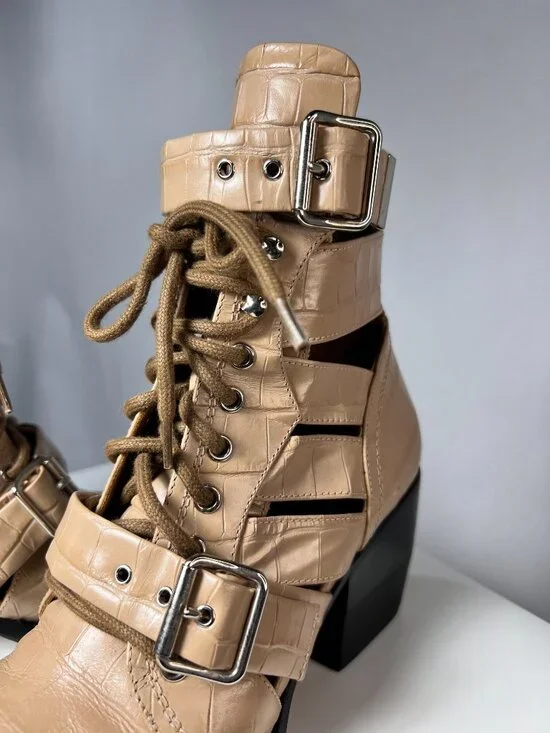 CHLOÉ Rylee Beige Crocodile-Embossed Leather Cutout Buckle Ankle Boots Sz 10USA - Picture 6 of 15